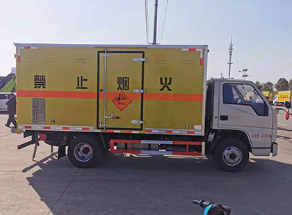 安仁爆破器材运输车技术升级与安全合规新趋势
